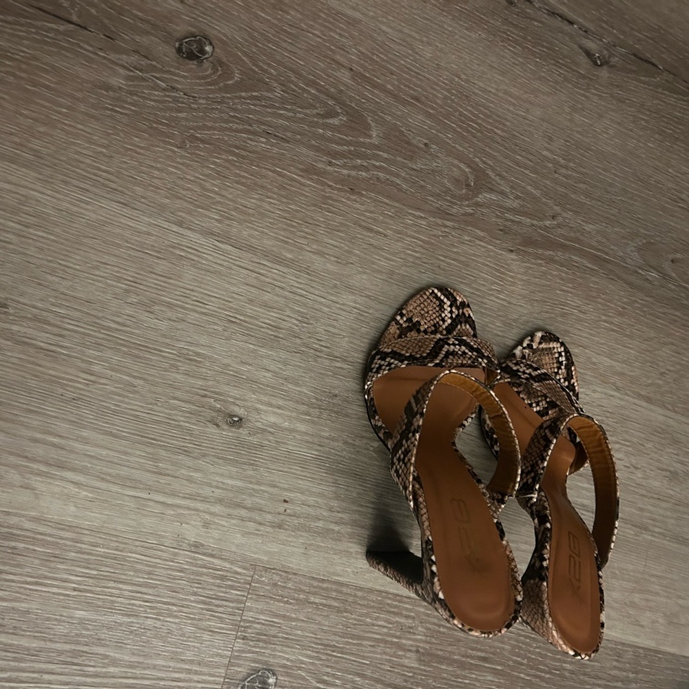 Sandals - Picture 4 of 6